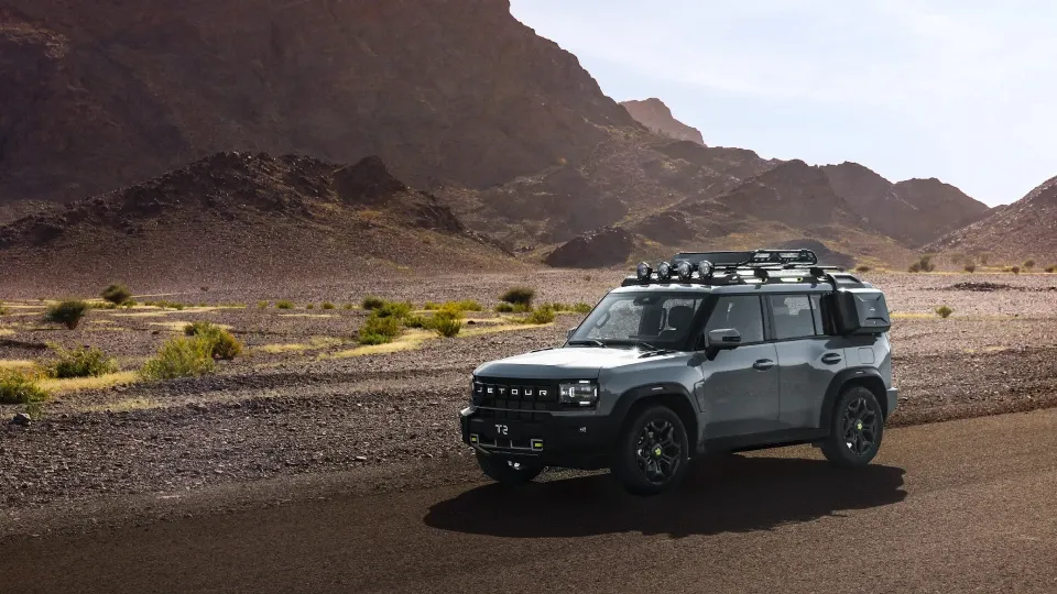 JETOUR T2 SUV Stands Out With Tough Looks and Modern Features