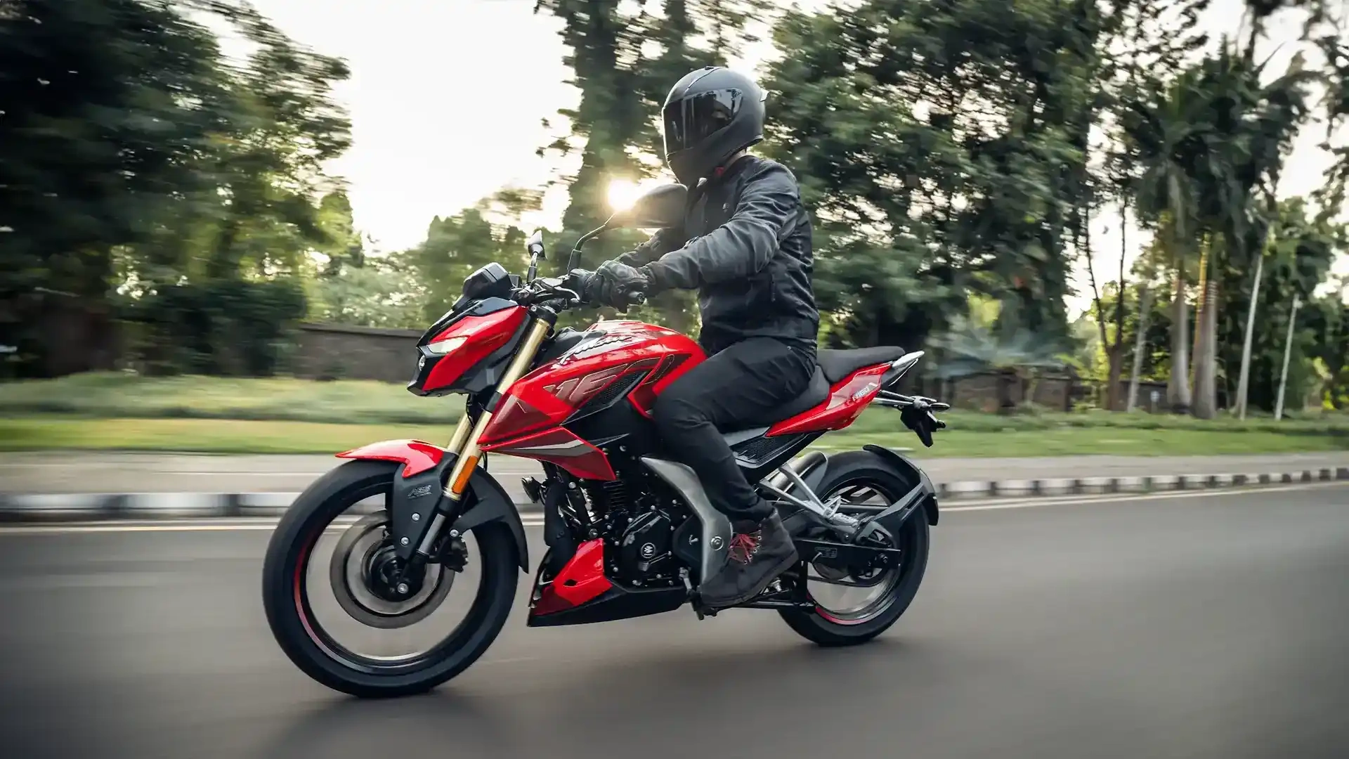 Bajaj Auto Launches the Pulsar N160 with Golden USD Forks at ₹1.22 Lakh