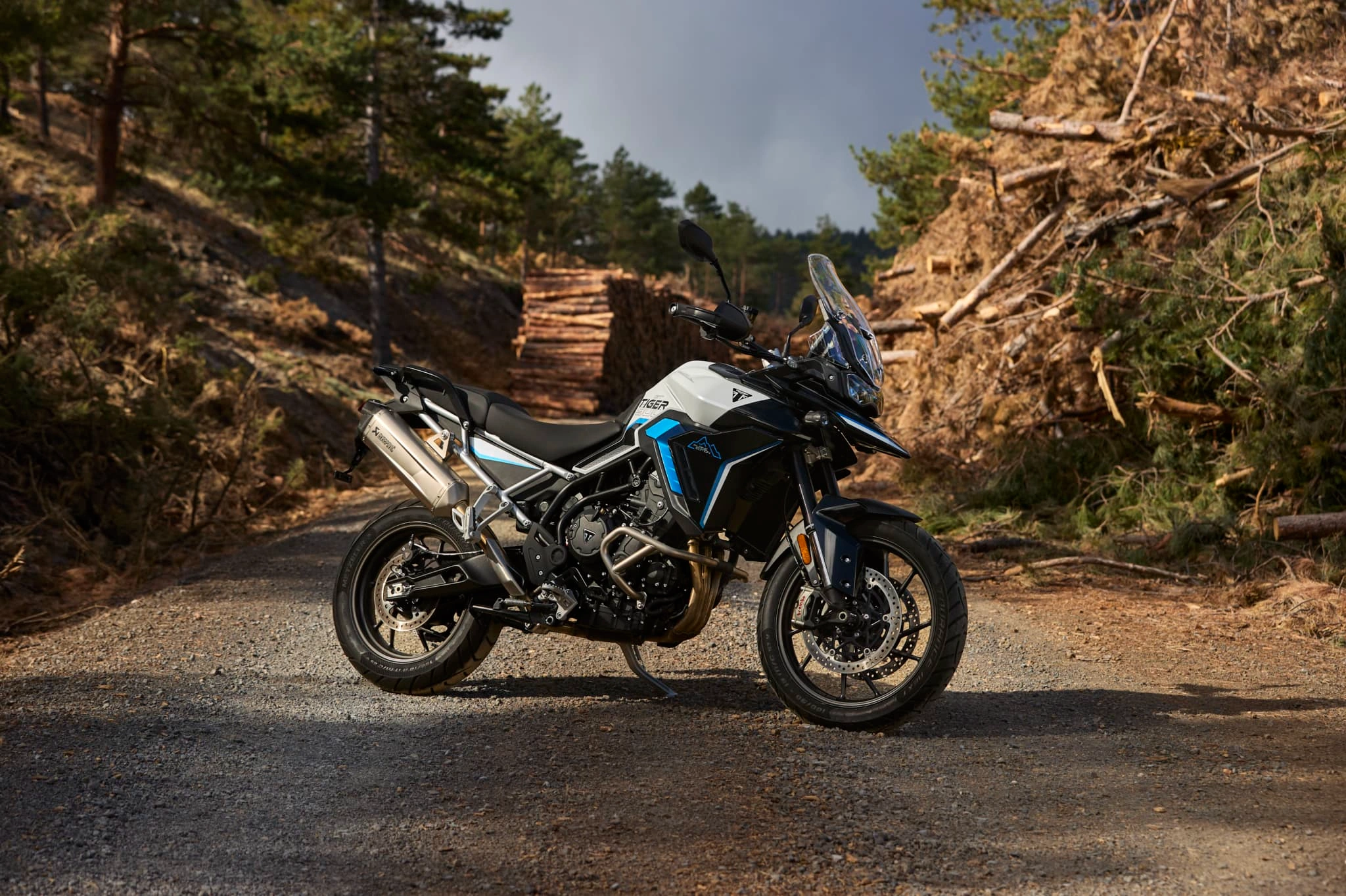 Triumph Motorcycles Launches Tiger 900 Alpine Edition and Tiger 900 Desert Edition from ₹15.35 Lakh